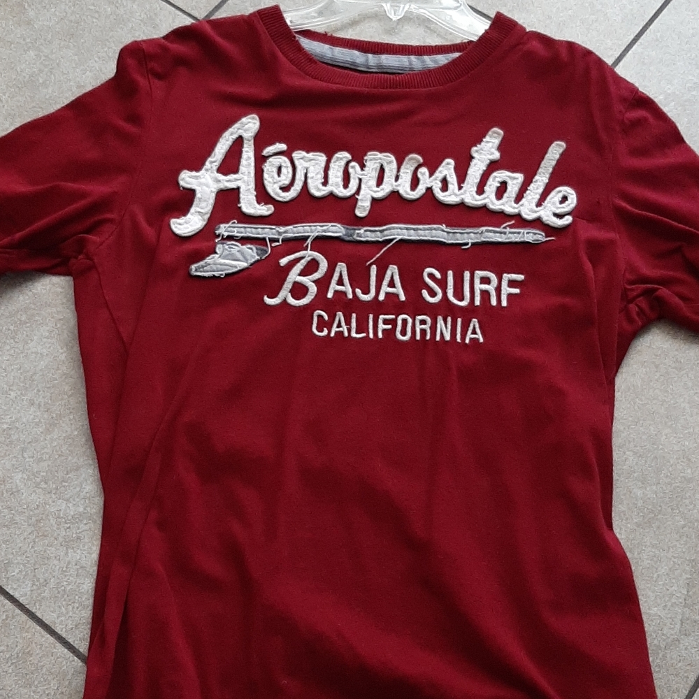 Maroon t shirt